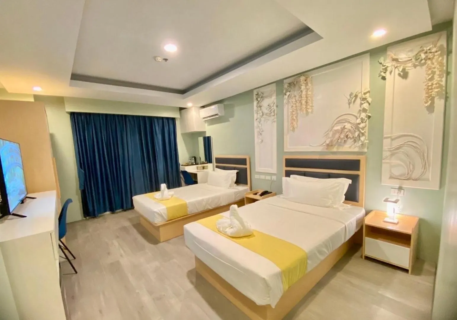 Famous Maple Hotel 安吉利斯